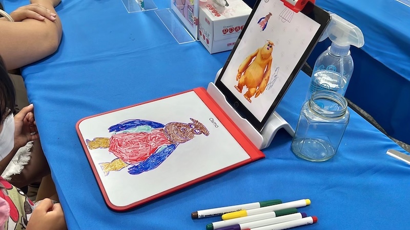 孩子手繪作品與 AR 即時對照