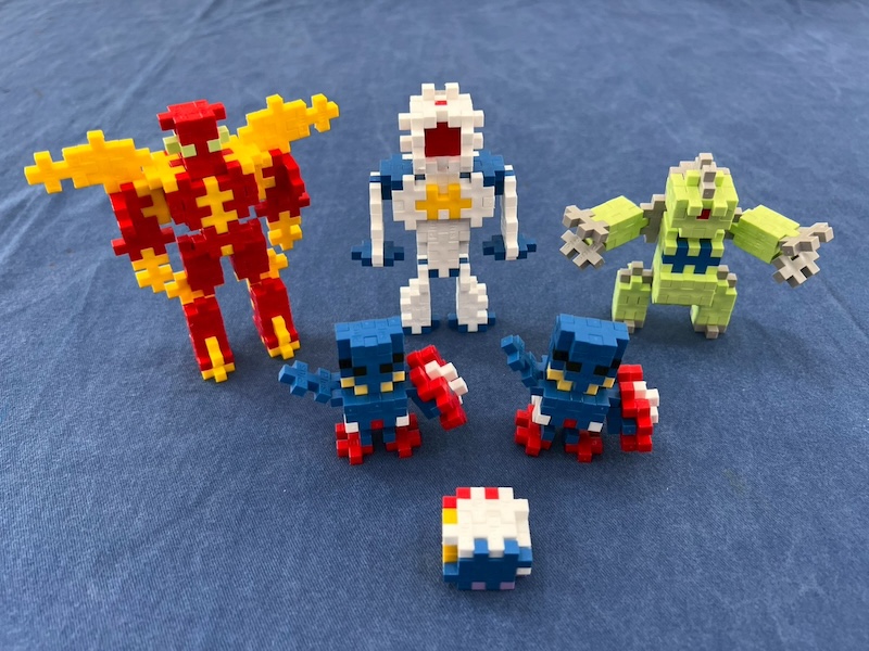 孩子創作的英雄角色拼豆